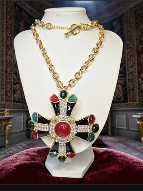 Gold Maltese Cross Onyx Enamel Glass Cabochon Pendant Brooch Toggle Necklace